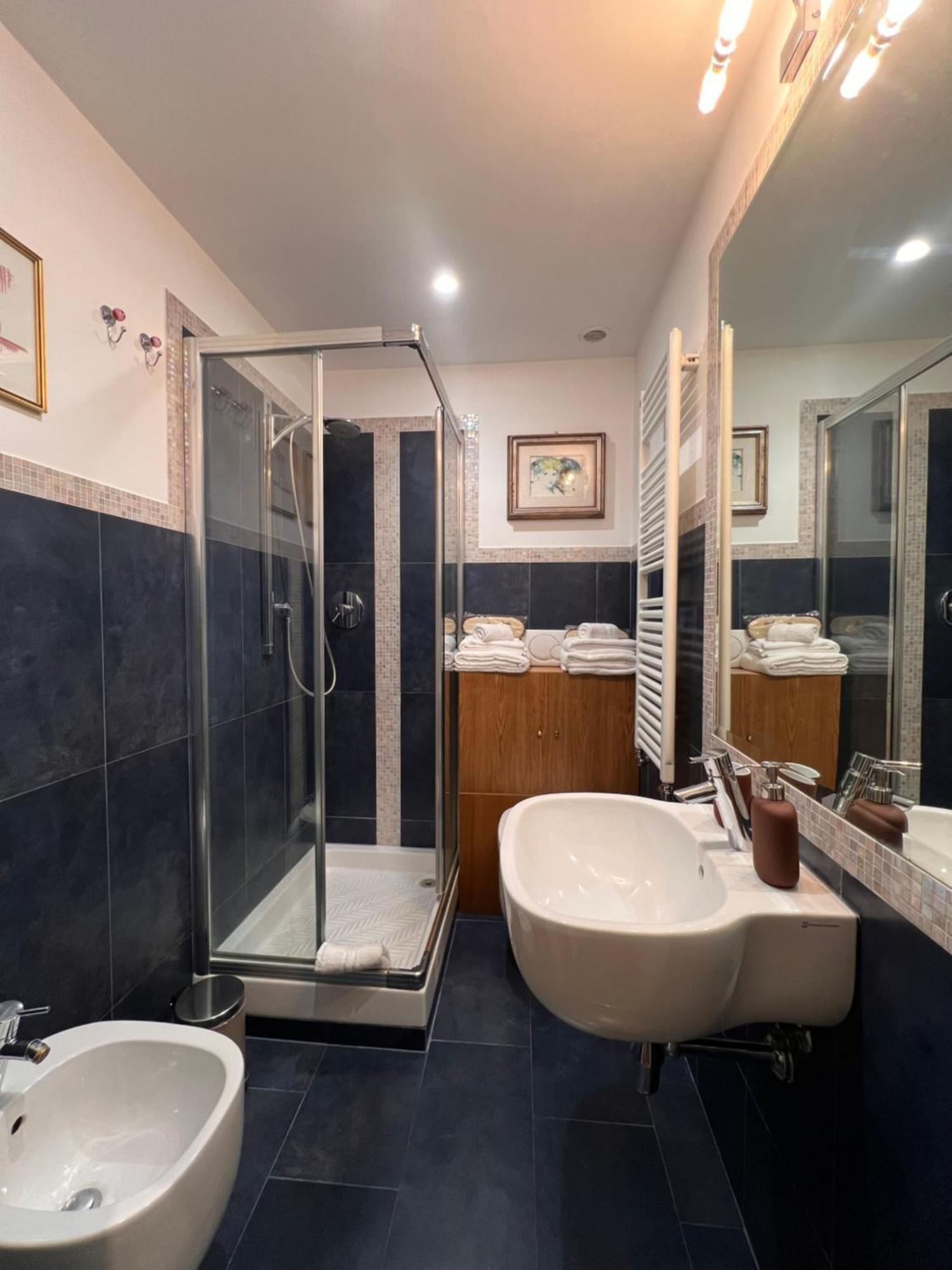 A Casa Di Lu, Al Colosseo - Guest House Рим Екстериор снимка