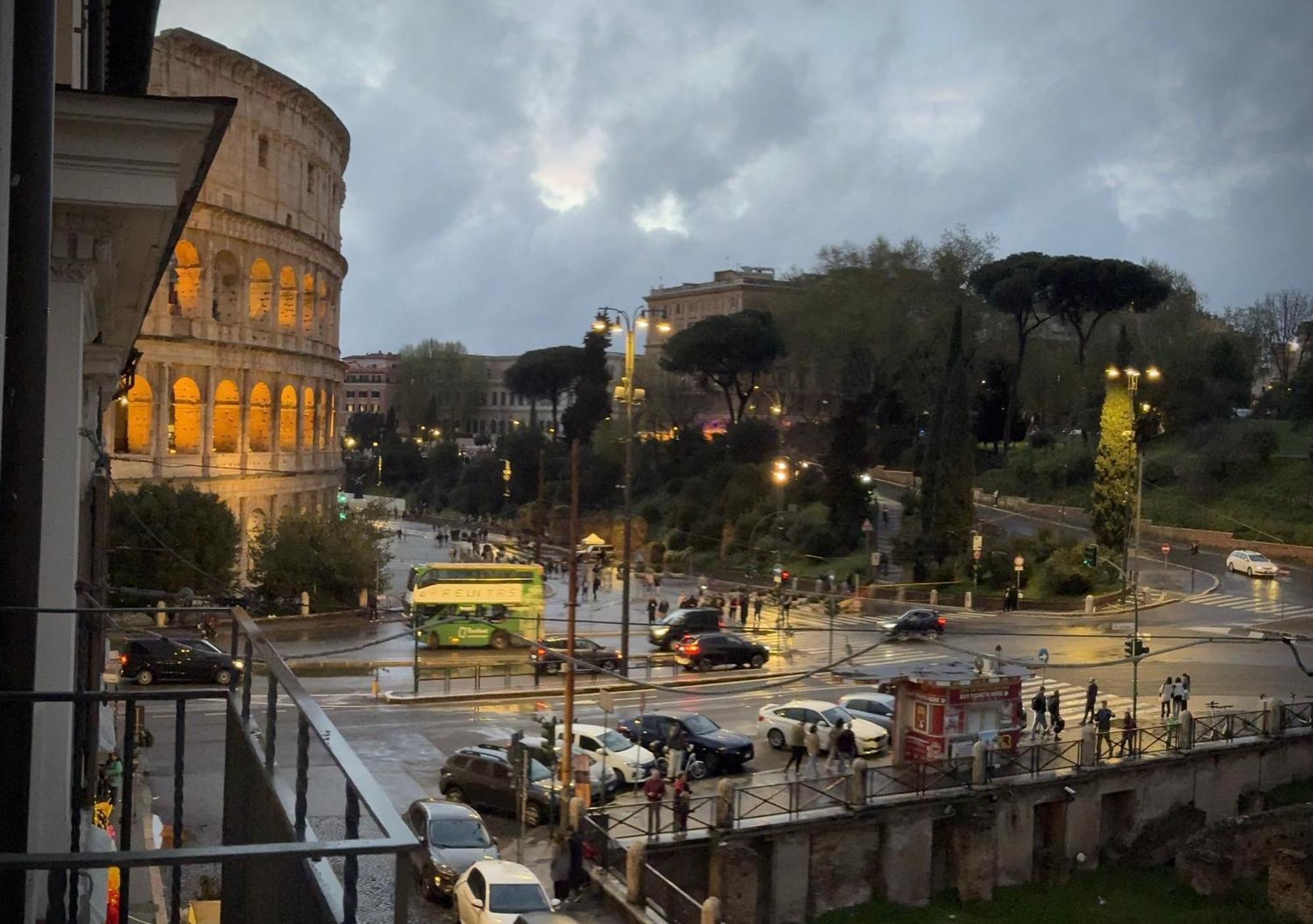 A Casa Di Lu, Al Colosseo - Guest House Рим Екстериор снимка