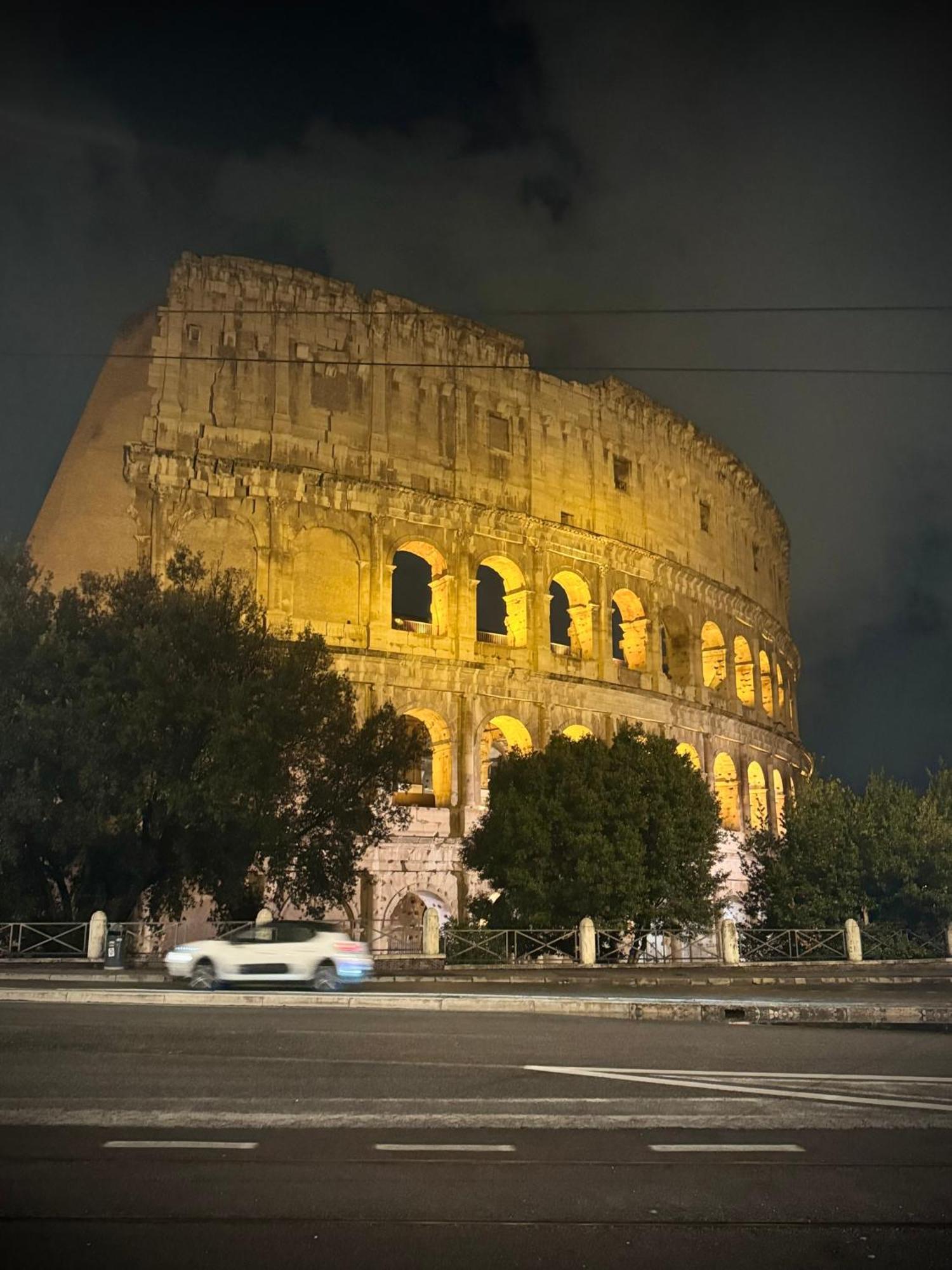 A Casa Di Lu, Al Colosseo - Guest House Рим Екстериор снимка